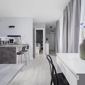  Apartament One Bedroom With A Balcony - Dietla 109 Street Polska